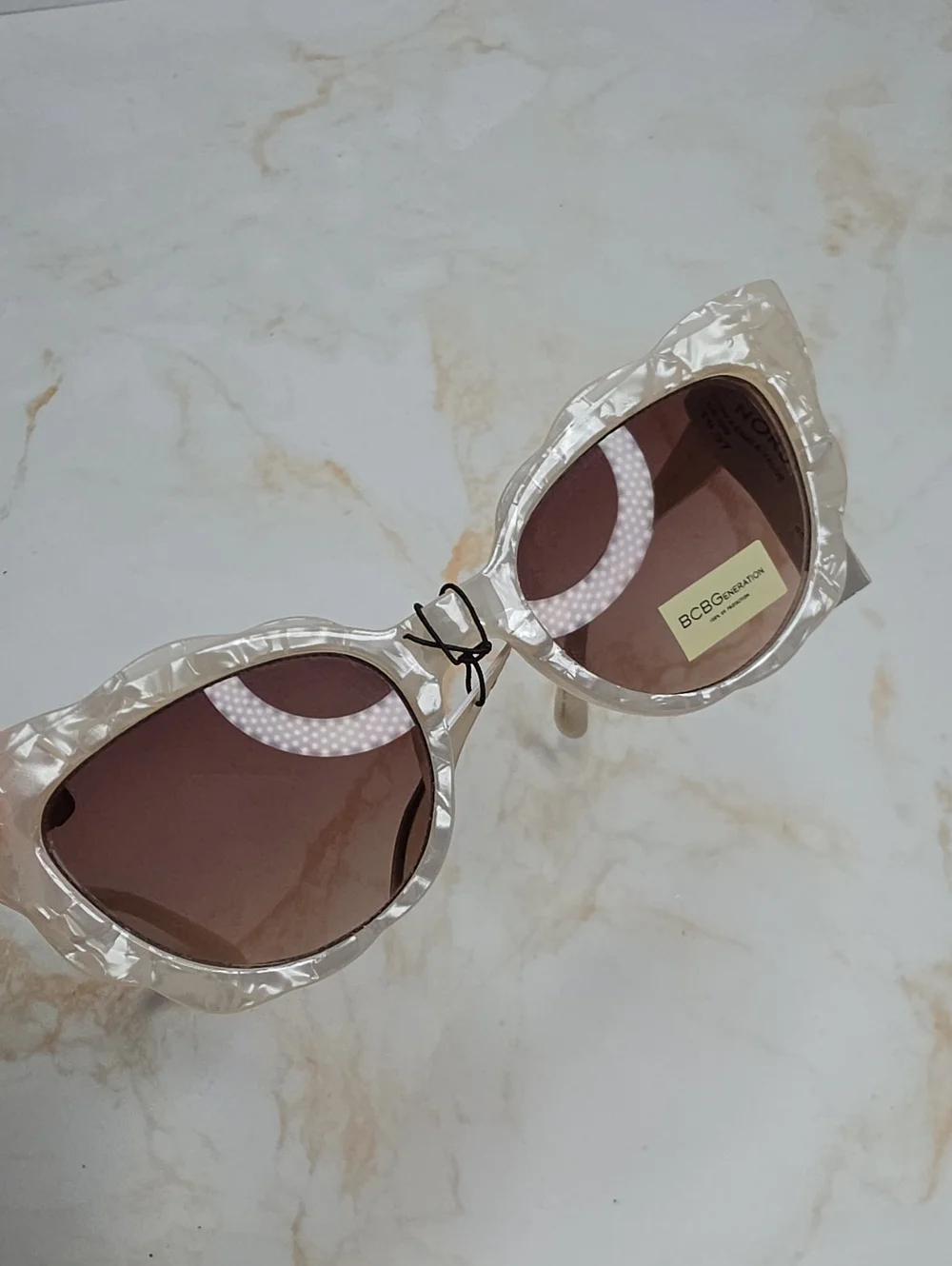 BCBGeneration 51mm scalloped